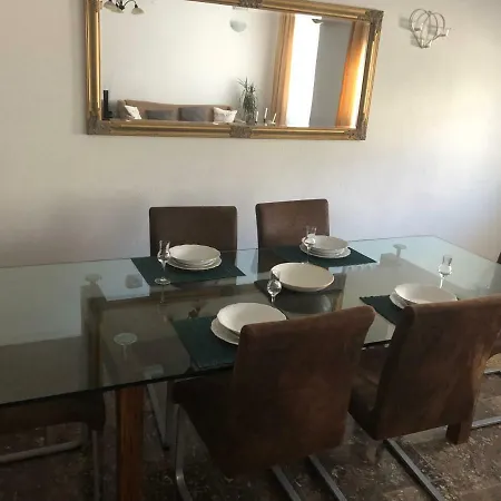 Apartment Apartman Bee Podstrana